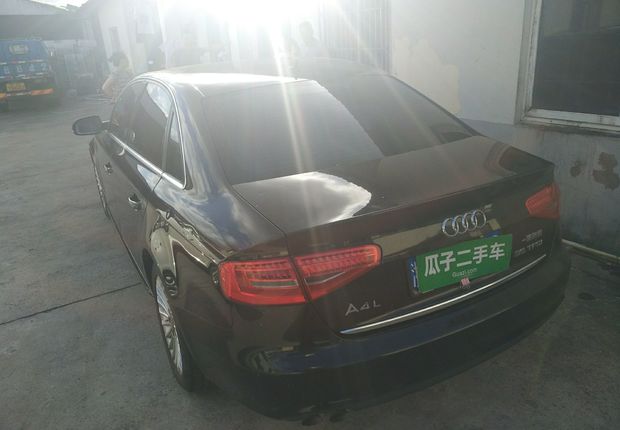 奥迪A4L 2013款 2.0T 自动 豪华型 (国Ⅳ) 