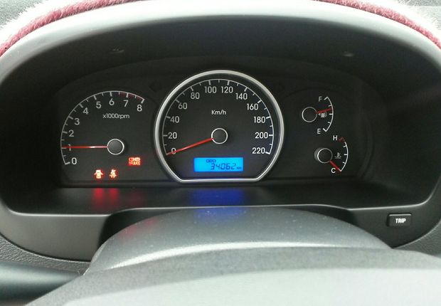 现代悦动 2011款 1.6L 手动 舒适型 (国Ⅳ) 