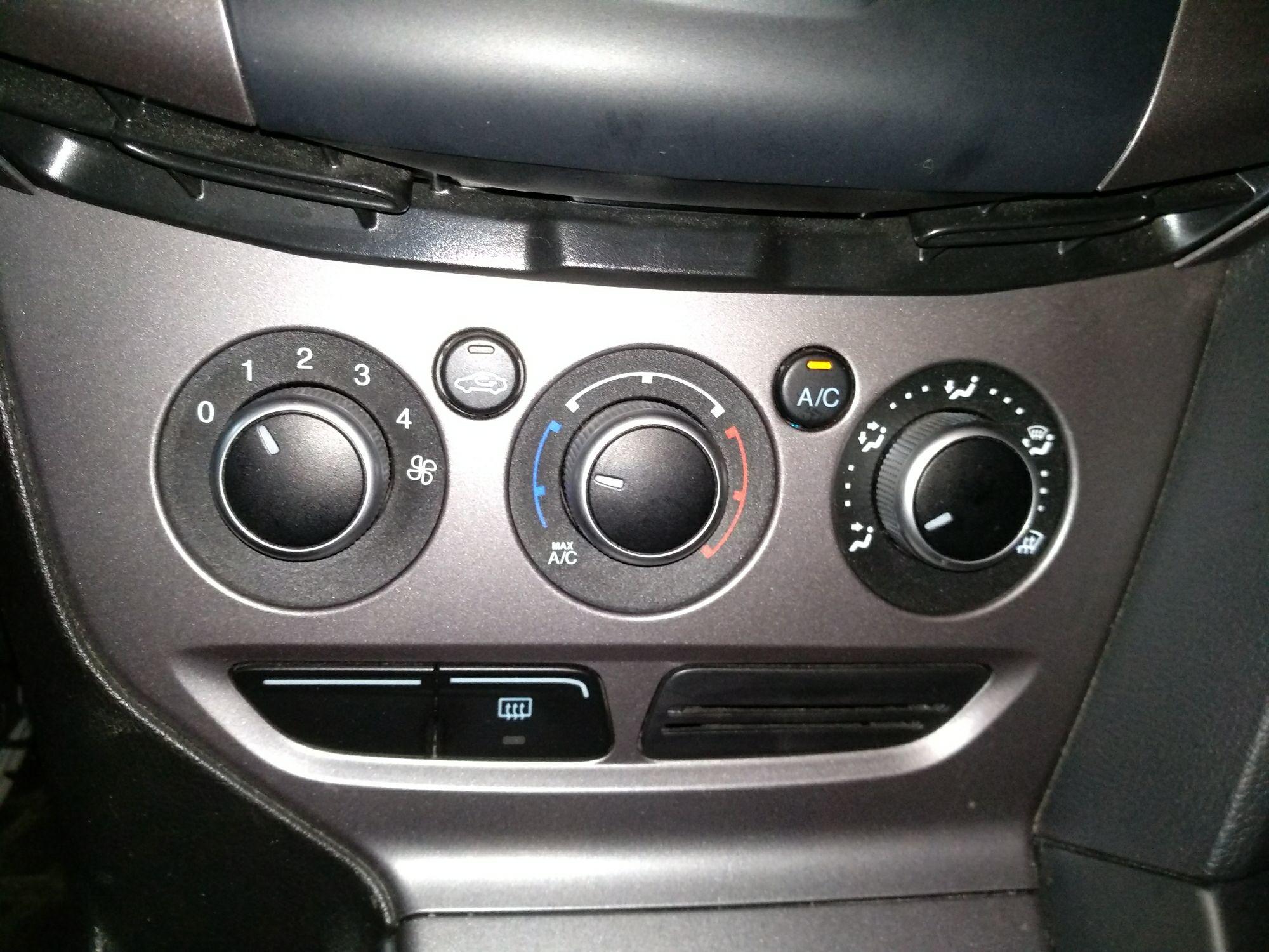 福特福克斯 2012款 1.6L 手动 舒适型 (国Ⅳ) 