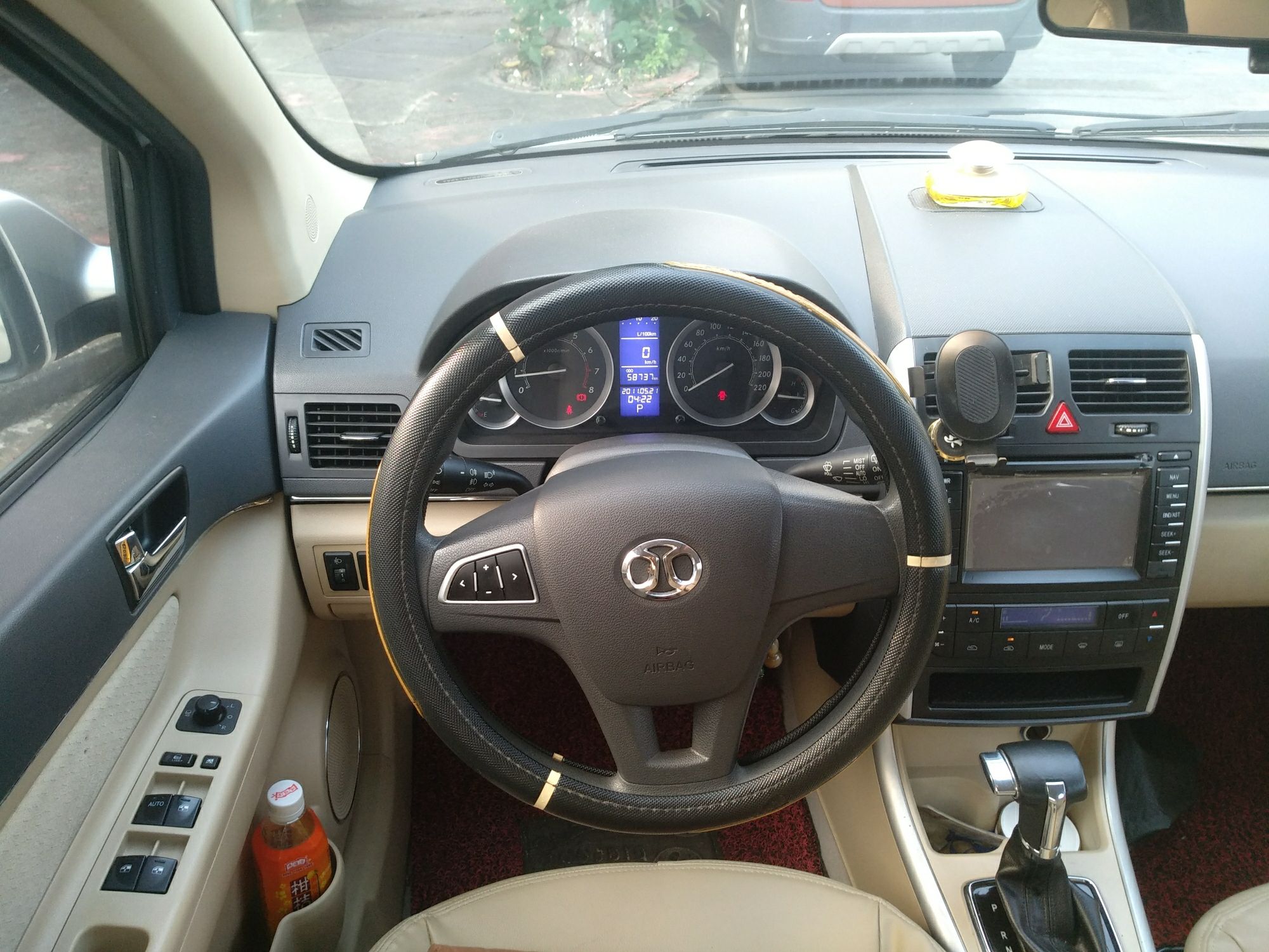 查看13张内饰图发动机底盘细节查看7张发动机,底盘细节图北汽绅宝