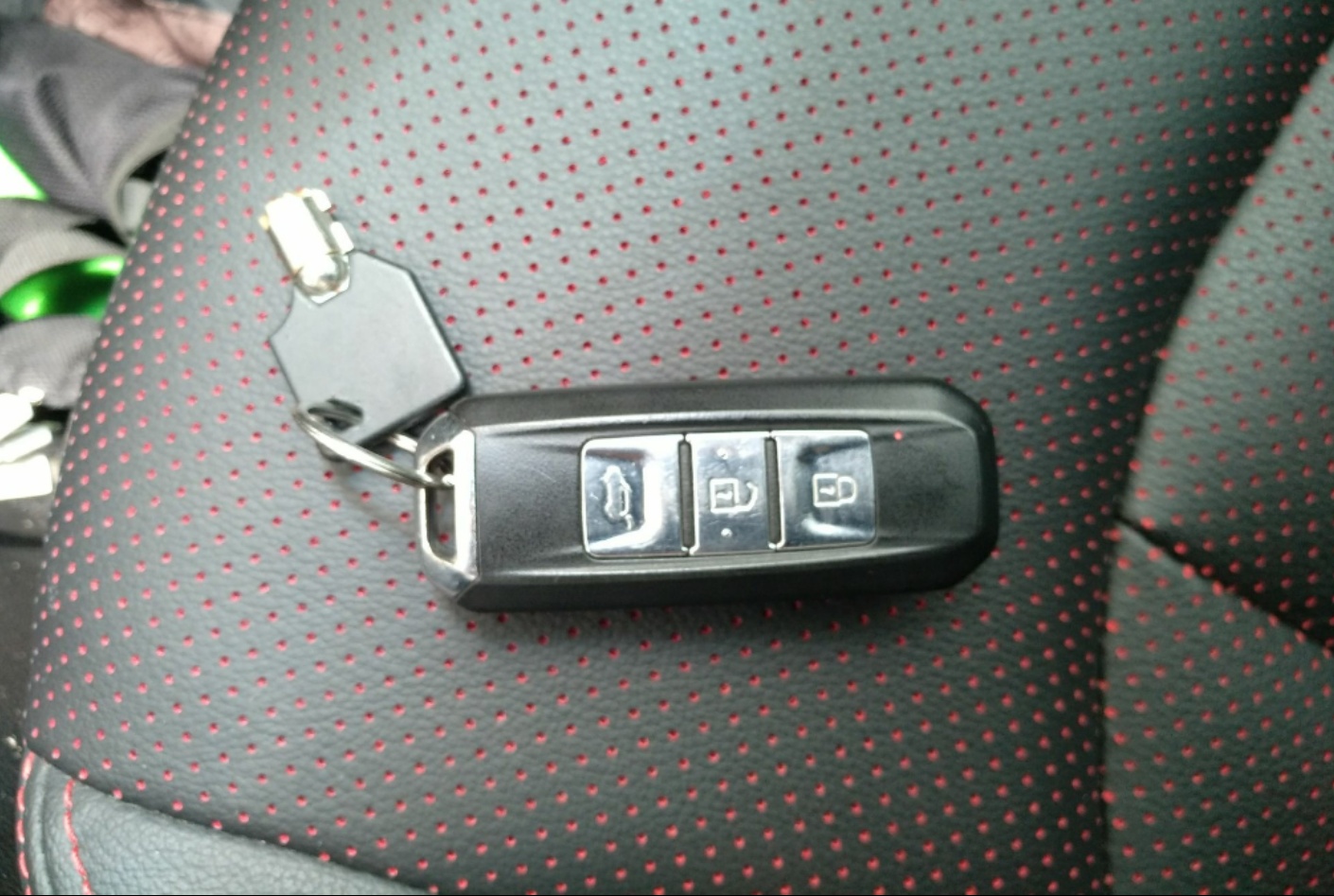 宝骏5602016款18l手动精英型国Ⅴ