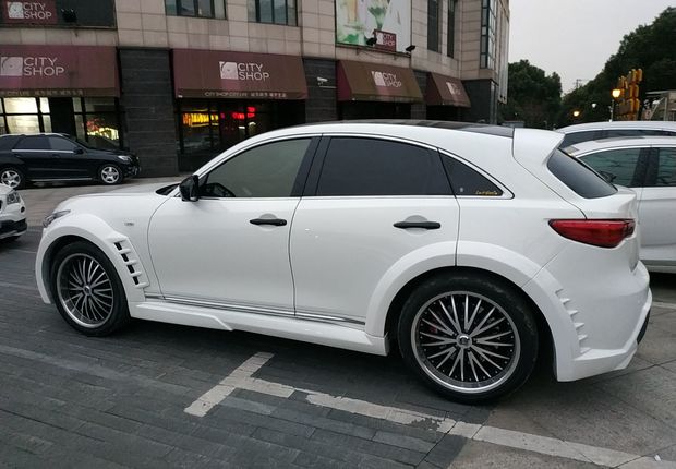 英菲尼迪QX70 [进口] 2013款 3.7L 自动 四驱 标准版 