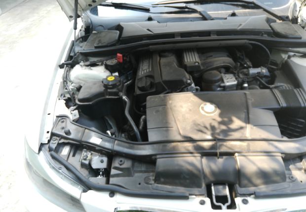 宝马3系 320i 2011款 2.0L 自动 汽油 豪华型 (国Ⅳ) 
