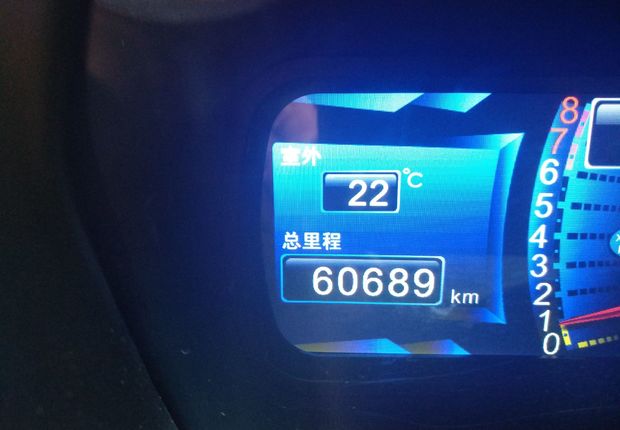 比亚迪M6 2013款 2.4L 手动 7座 豪华型 