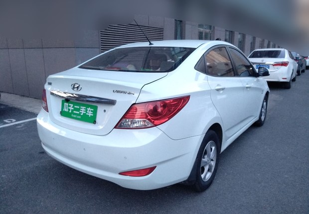 现代瑞纳 2013款 1.4L 自动 4门5座三厢车 标准型 (国Ⅳ) 