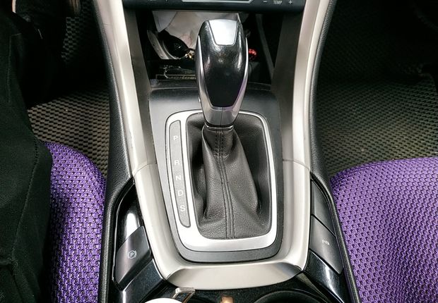 福特蒙迪欧 2013款 2.0T 自动 GTDi240至尊型 (国Ⅳ) 