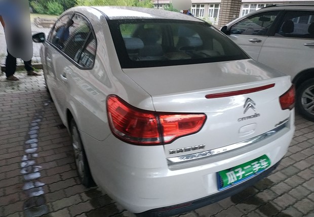 雪铁龙世嘉 2013款 1.6L 手动 4门5座三厢车 品尚型 (国Ⅳ) 