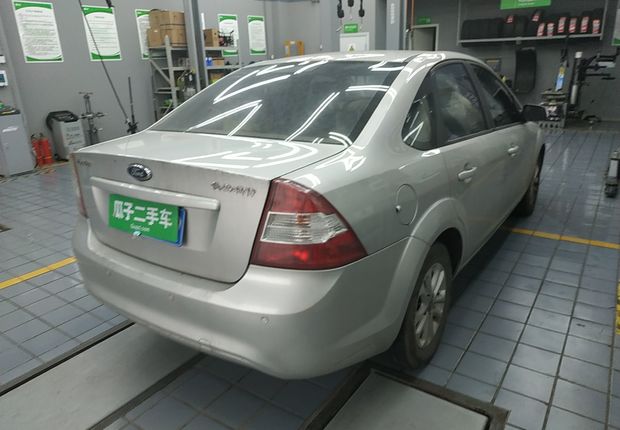 福特福克斯 2013款 1.8L 手动 4门5座三厢车 经典基本型 (国Ⅳ) 