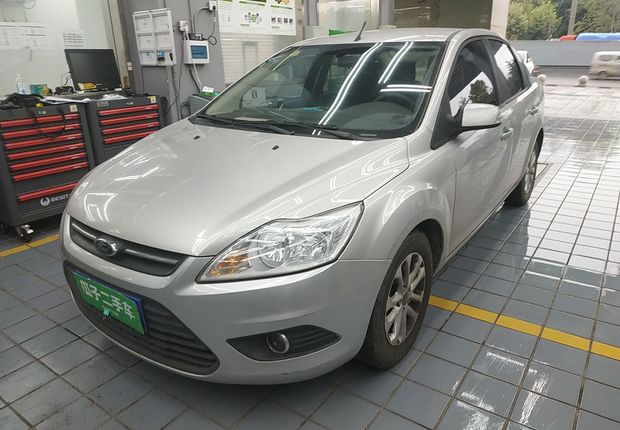 福特福克斯 2013款 1.8L 手动 4门5座三厢车 经典基本型 (国Ⅳ) 