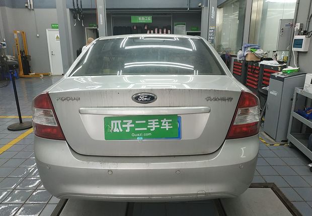 福特福克斯 2013款 1.8L 手动 4门5座三厢车 经典基本型 (国Ⅳ) 