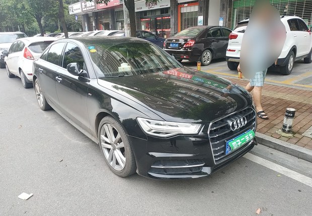 奥迪A6L 35TFSI 2018款 2.0T 自动 运动型30周年纪念版 (国Ⅴ) 