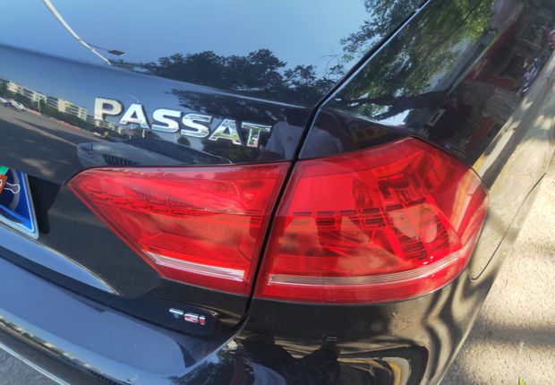 大众帕萨特 2015款 1.8T 自动 汽油 尊荣版 (国Ⅳ) 