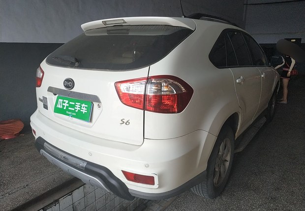 比亚迪S6 2011款 2.4L 自动 前驱 尊享型 (国Ⅳ) 