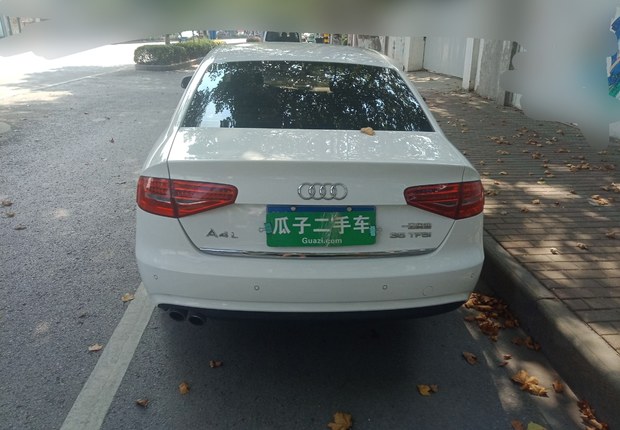 奥迪A4L 2015款 2.0T 自动 标准型 (国Ⅳ) 