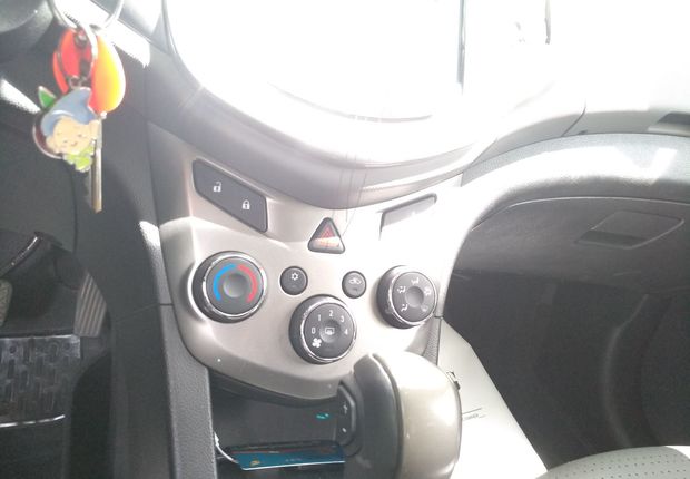 雪佛兰爱唯欧 2014款 1.6L 自动 4门5座三厢车 SX风尚版 (国Ⅴ) 