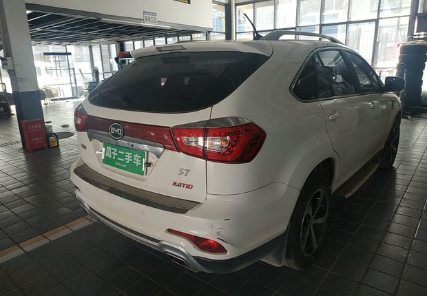 比亚迪S7 2015款 2.0T 自动 升级版尊贵型 (国Ⅴ) 