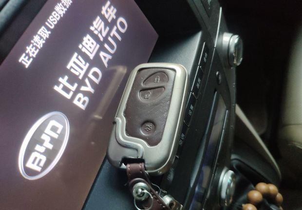 比亚迪S6 劲悦版 2013款 2.0L 手动 前驱 尊贵型 (国Ⅳ) 