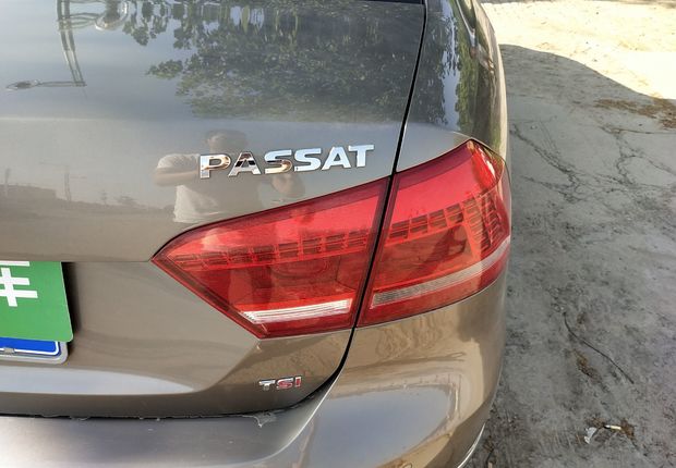 大众帕萨特 2014款 1.8T 自动 汽油 尊荣版 (国Ⅳ) 