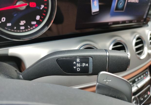 奔驰E级 E300 2018款 2.0T 自动 汽油 运动型 (国Ⅴ) 