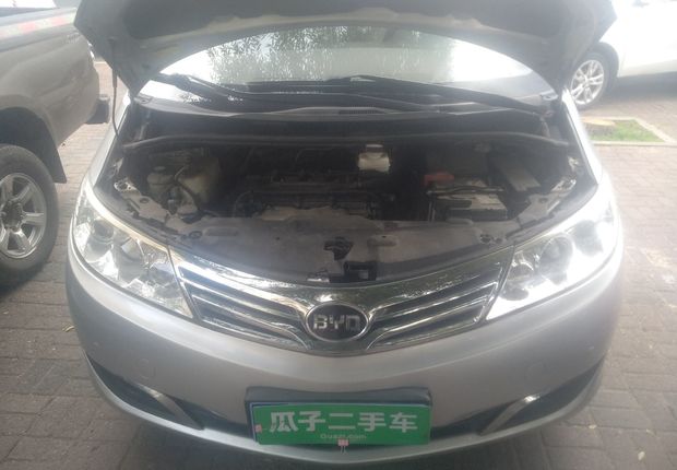 比亚迪M6 2013款 2.4L 手动 7座 豪华型 