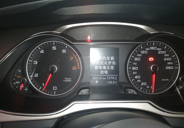 奥迪A4L 2013款 2.0T 自动 标准型 (国Ⅳ) 