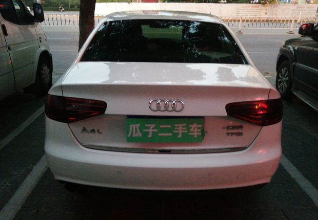 奥迪A4L 2015款 2.0T 自动 标准型 (国Ⅳ) 