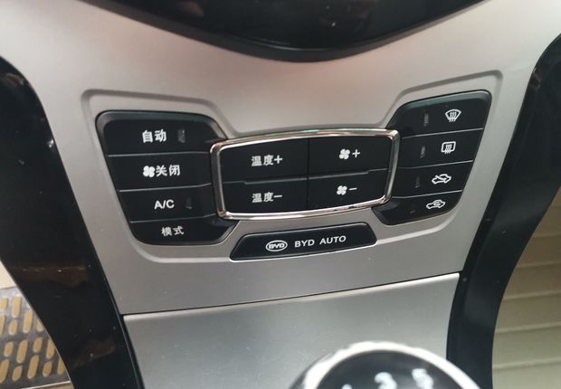 比亚迪速锐 2014款 1.5L 手动 豪华型 (国Ⅳ) 