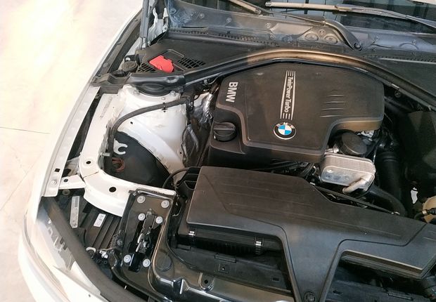 宝马3系 328i 2014款 2.0T 自动 汽油 运动设计套装 (国Ⅳ) 