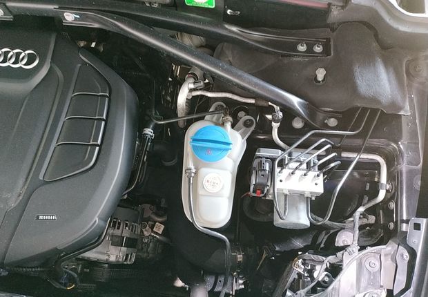 奥迪Q5 2015款 2.0T 自动 四驱 汽油 技术型 (国Ⅴ) 