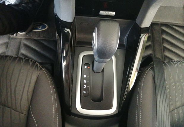 福特翼搏 2013款 1.5L 自动 前驱 尊贵型 (国Ⅴ) 