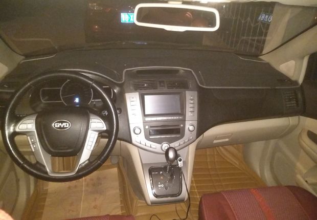 比亚迪S6 白金版 2013款 2.4L 自动 前驱 尊荣型 (国Ⅳ) 