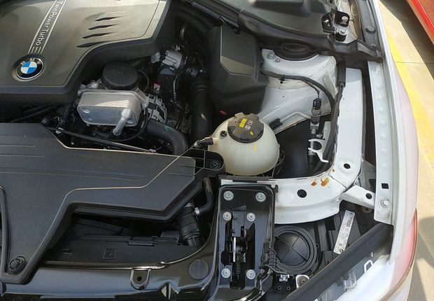 宝马3系 320i 2013款 2.0T 自动 汽油 进取型 (国Ⅳ) 