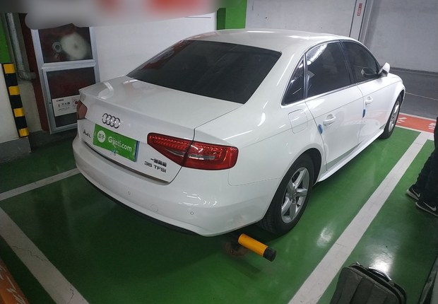 奥迪A4L 2015款 2.0T 自动 标准型 (国Ⅳ) 