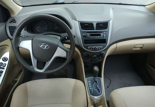 现代瑞纳 2010款 1.4L 自动 4门5座三厢车 舒适型 (国Ⅳ) 