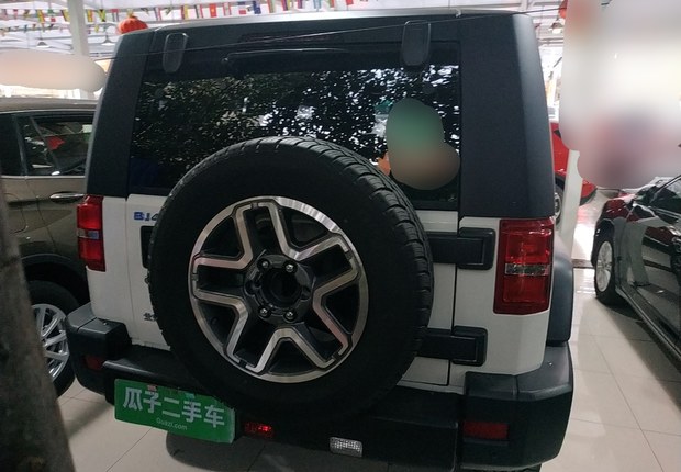 北京40 2016款 2.3T 自动 后驱 豪华版 (国Ⅴ) 