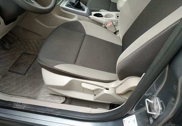 福特福克斯 2012款 1.6L 手动 4门5座三厢车 舒适型 (国Ⅳ) 