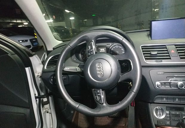 奥迪Q3 30TFSI 2015款 1.4T 自动 前驱 舒适型 (国Ⅴ) 