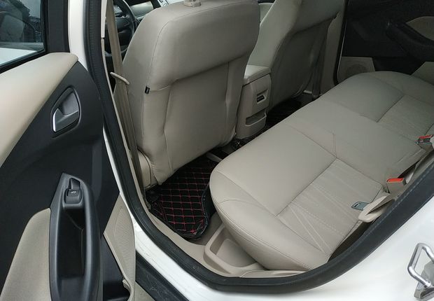 福特福克斯 2017款 1.6L 自动 5门5座三厢车 舒适型智行版 (国Ⅴ) 