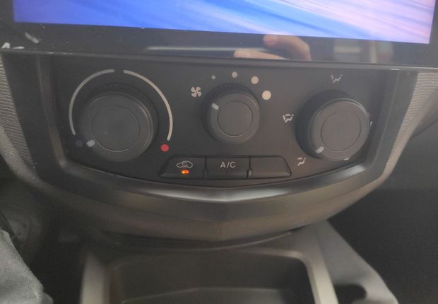 五菱宏光 S 2015款 1.2L 手动 7座 基本型 