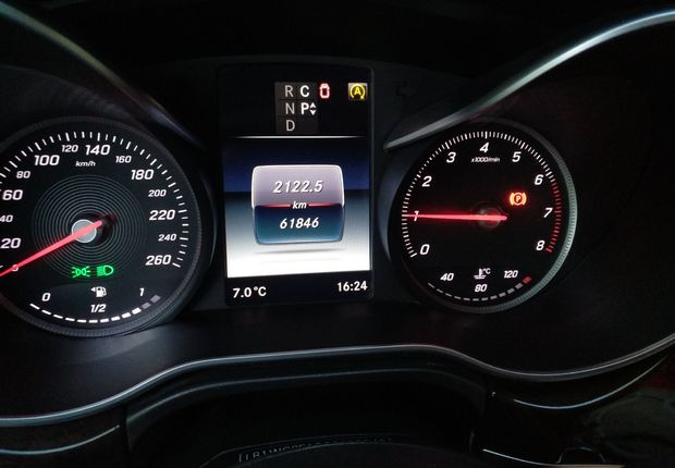 奔驰V级 2016款 2.0T 自动 V260尊贵版 (国Ⅴ) 