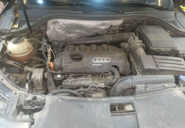 奥迪Q3 35TFSI 2015款 2.0T 自动 四驱 技术型 (国Ⅳ) 