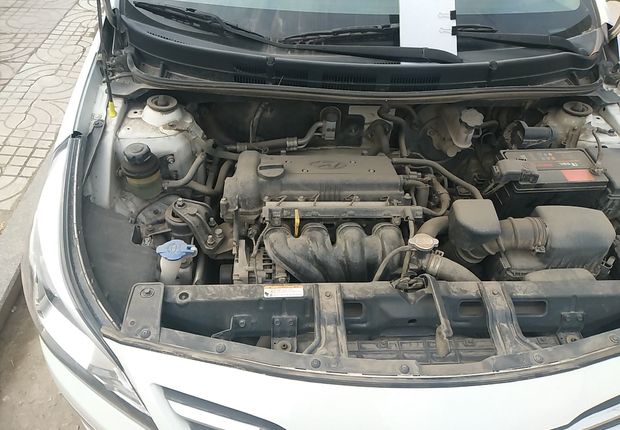 现代瑞纳 2014款 1.4L 手动 4门5座三厢车 智能型GLS (国Ⅳ) 