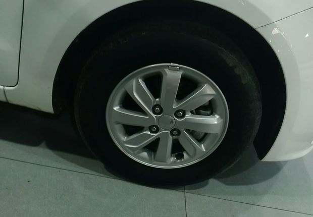 起亚K2 2015款 1.4L 手动 4门5座三厢车 GLS (国Ⅳ) 