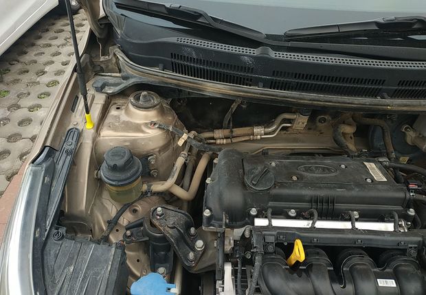 起亚K2 2012款 1.4L 手动 4门5座三厢车 GLS (国Ⅳ) 