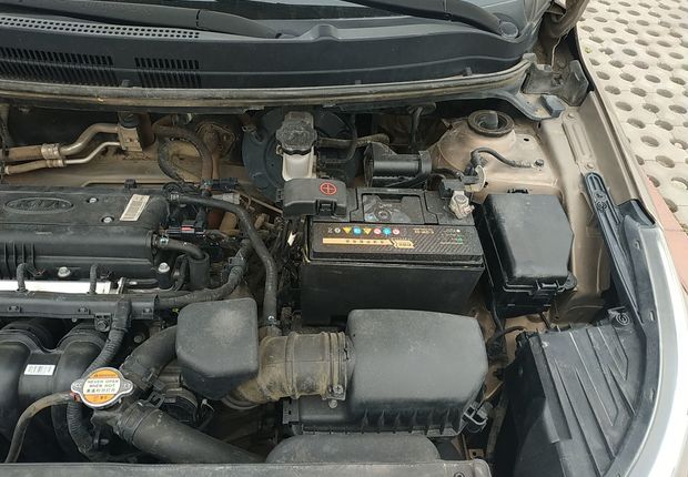 起亚K2 2012款 1.4L 手动 4门5座三厢车 GLS (国Ⅳ) 