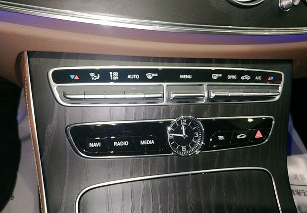 奔驰E级 E260L 2019款 1.5T 自动 汽油 运动型 (国Ⅵ) 