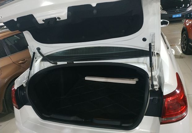 雪铁龙世嘉 2013款 1.6L 手动 4门5座三厢车 品尚型 (国Ⅳ) 