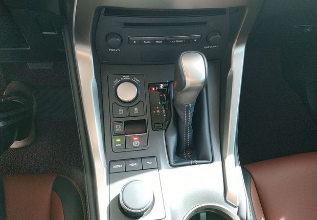 雷克萨斯NX 200t [进口] 2015款 2.0T 自动 锋尚版 