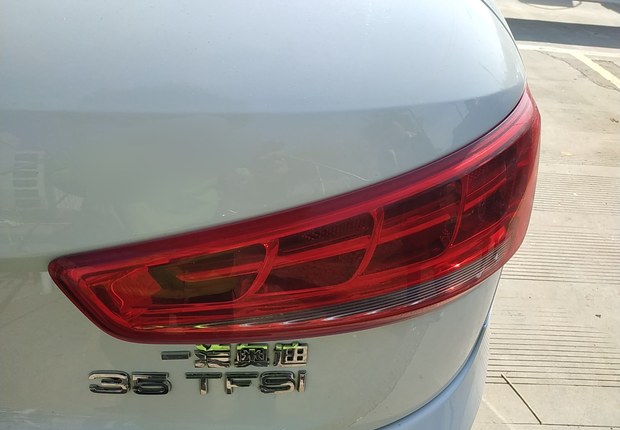 奥迪Q3 35TFSI 2013款 2.0T 自动 前驱 进取型 (国Ⅳ) 