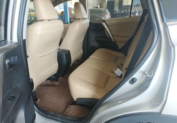 丰田RAV4 2015款 2.0L 自动 前驱 都市版 (国Ⅴ) 